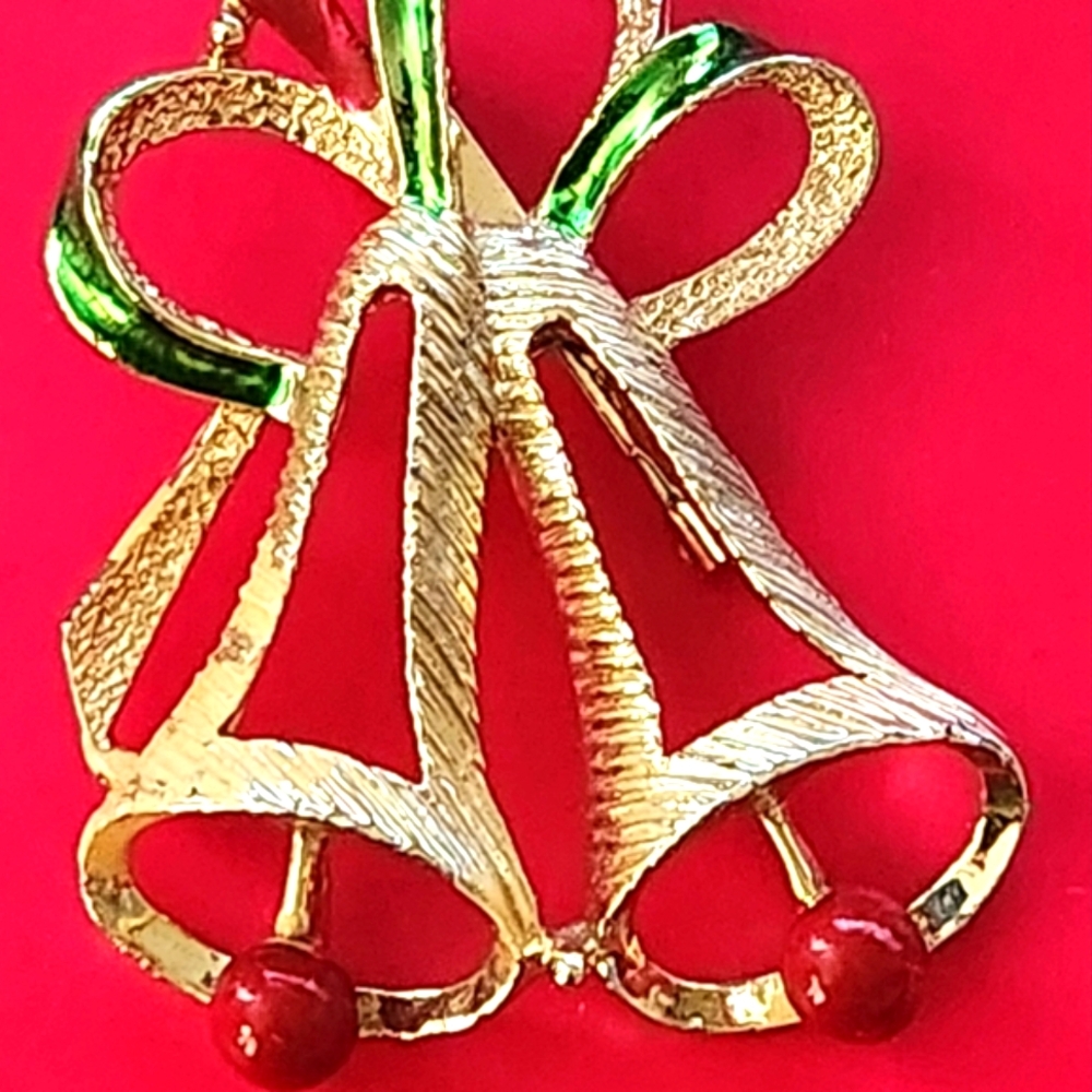 GERRYs Signed Vintage Gold and Red,Green Christmas Bell BROOCH